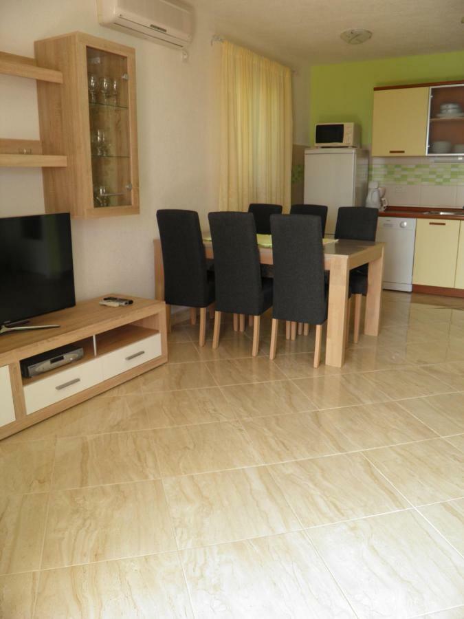 Apartments Marcic Bol Extérieur photo