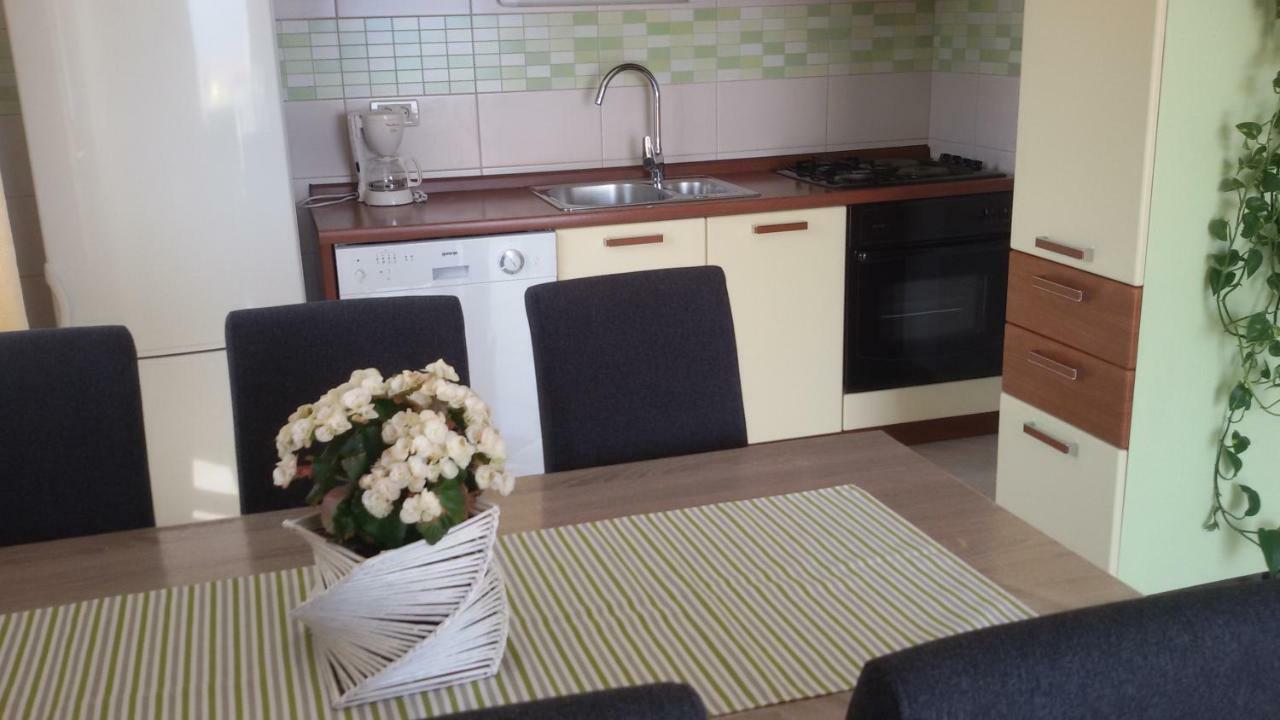 Apartments Marcic Bol Extérieur photo