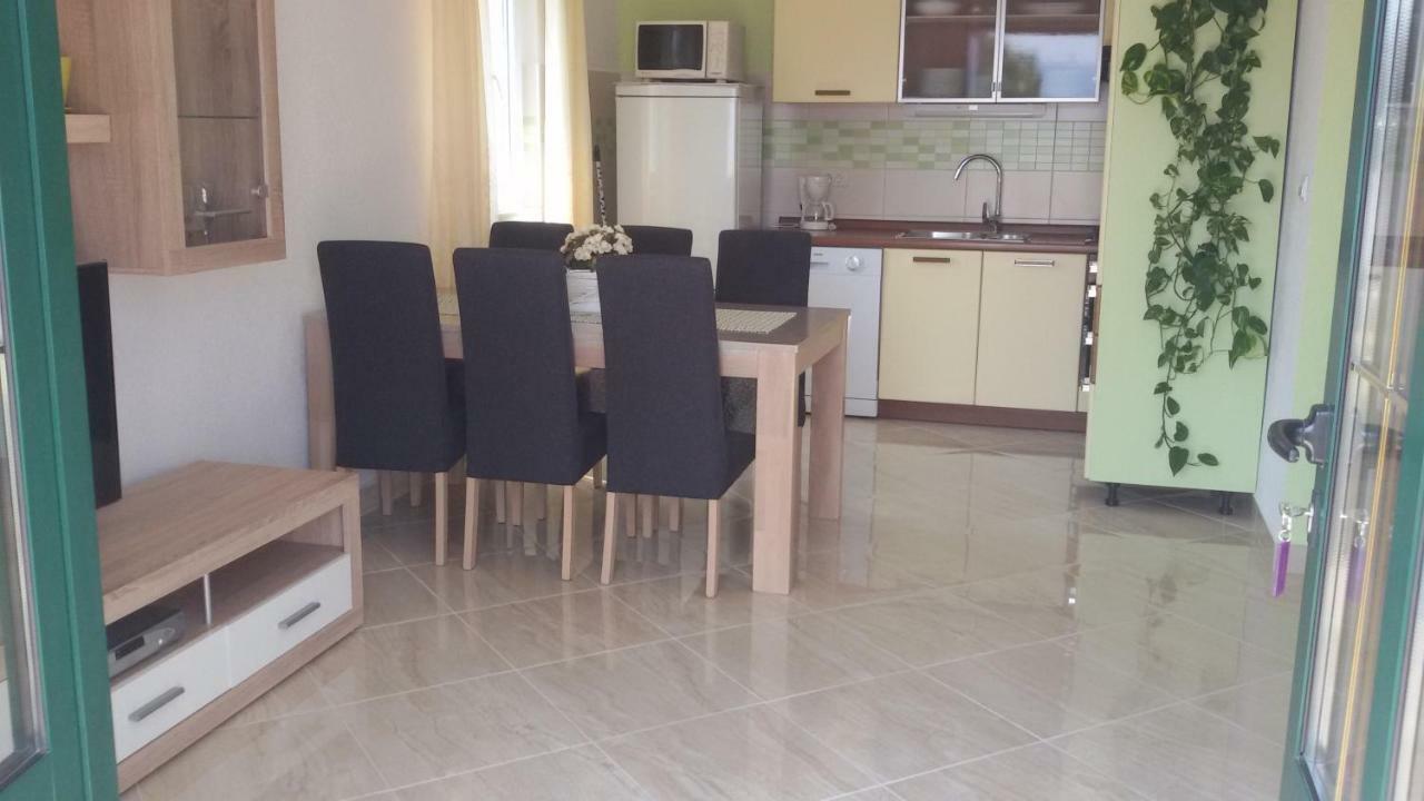 Apartments Marcic Bol Extérieur photo