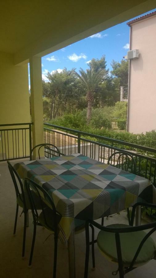 Apartments Marcic Bol Extérieur photo