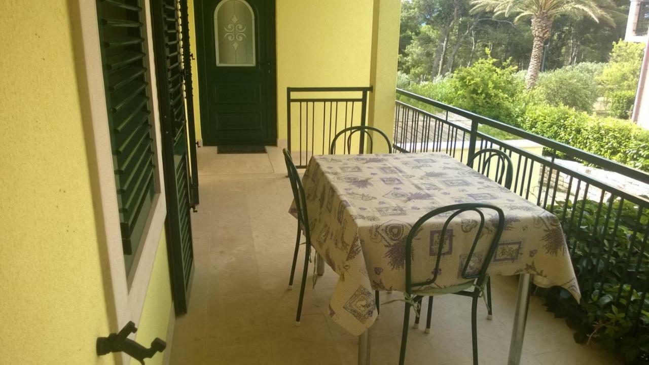 Apartments Marcic Bol Extérieur photo
